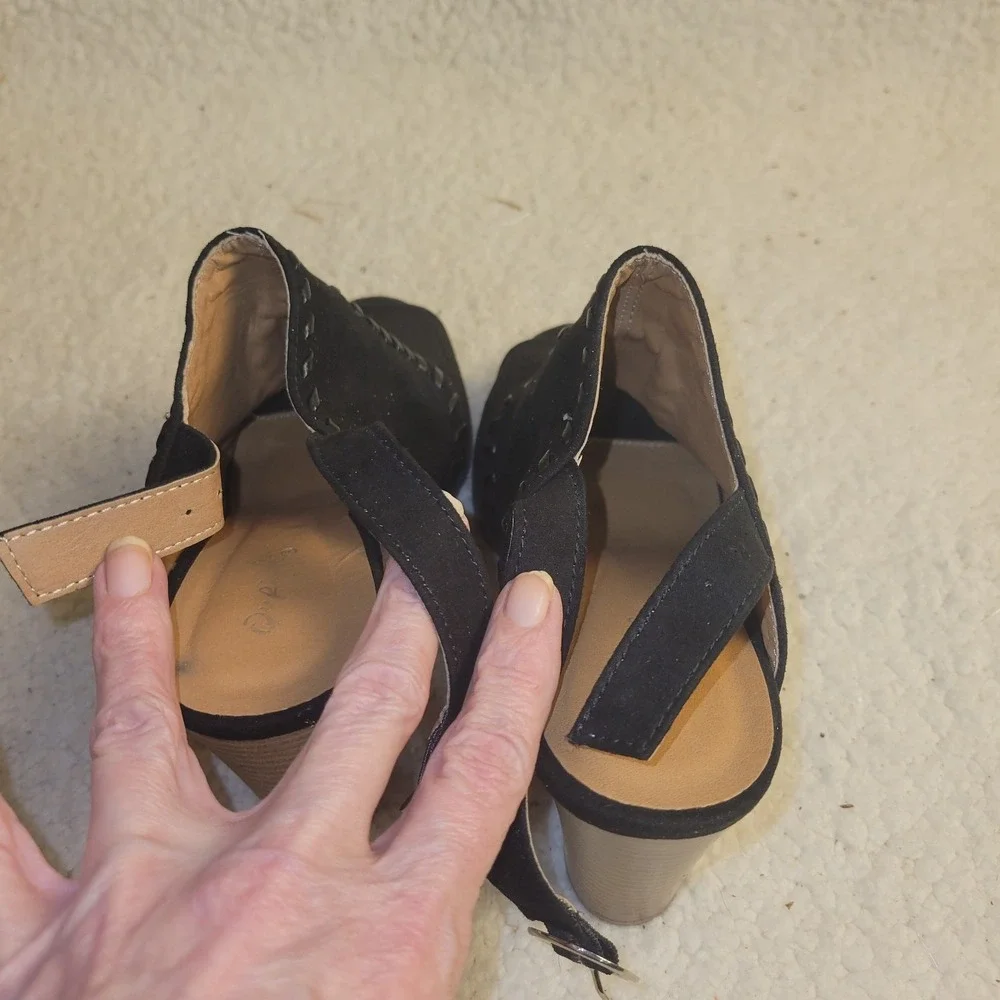 Qupid Women Fashion Vegan‎ Suede Cut Out Peep Toe Block Stacked Heel Size 7